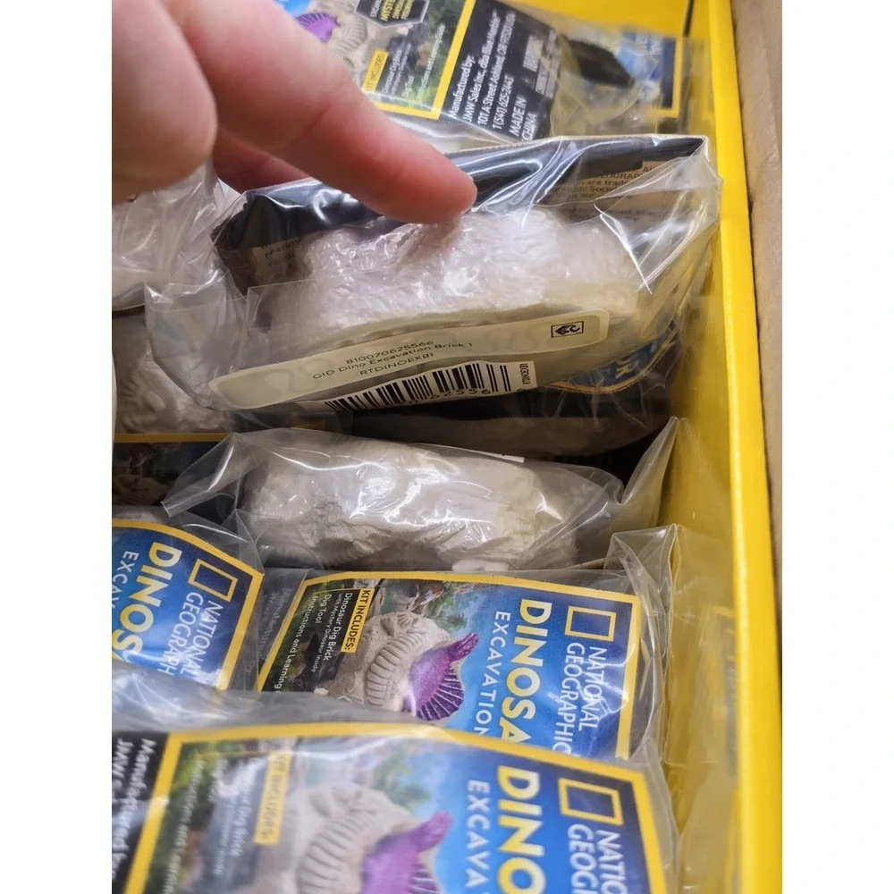 National Geographic Dinosaur Dig Set– 30 Dig Bricks W/ Glow-In-The-Dark OPEN BOX